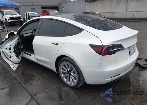 2022 Tesla Model 3 Long Range Dual Motor All-Wheel Drive z USA, uszkodzony, nr VIN 5YJ3E1EB6NF137256